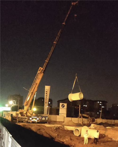 涟水县“弯臂矫正”—— 吊车的 “形变补偿” 技术